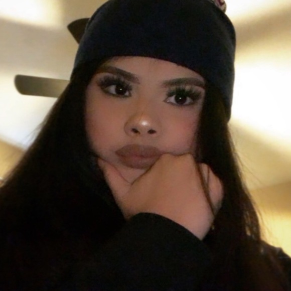 Meet your Posher, Angelina - Picture 1 of 1